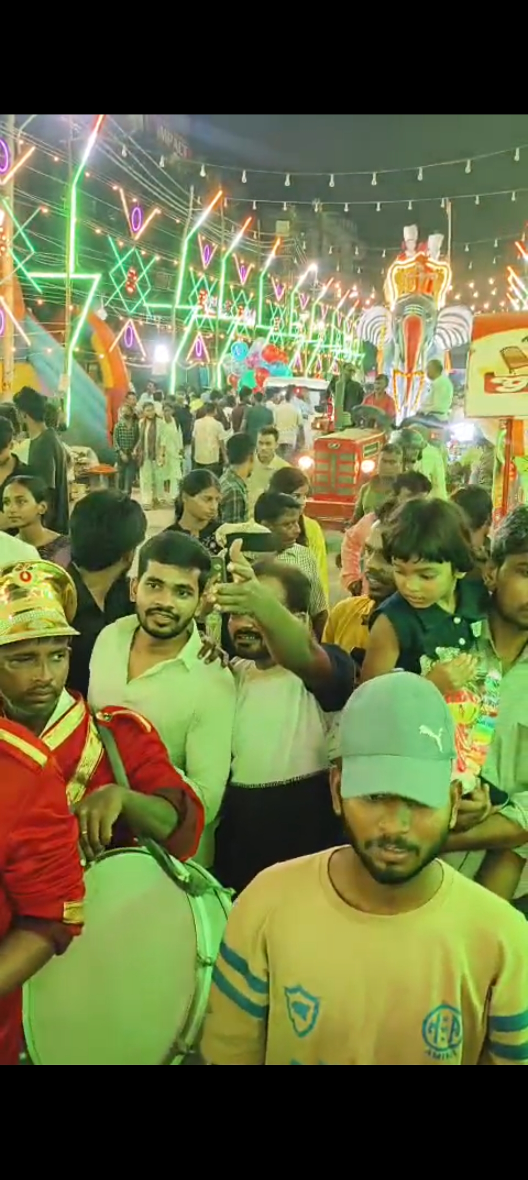 राजा पुर के दधिकांदो मेले उमड़ी भारी भीड़ रिपोर्ट मनीष सुसारी सिटी एडिटर एस आई न्यूज़ प्रयागराज