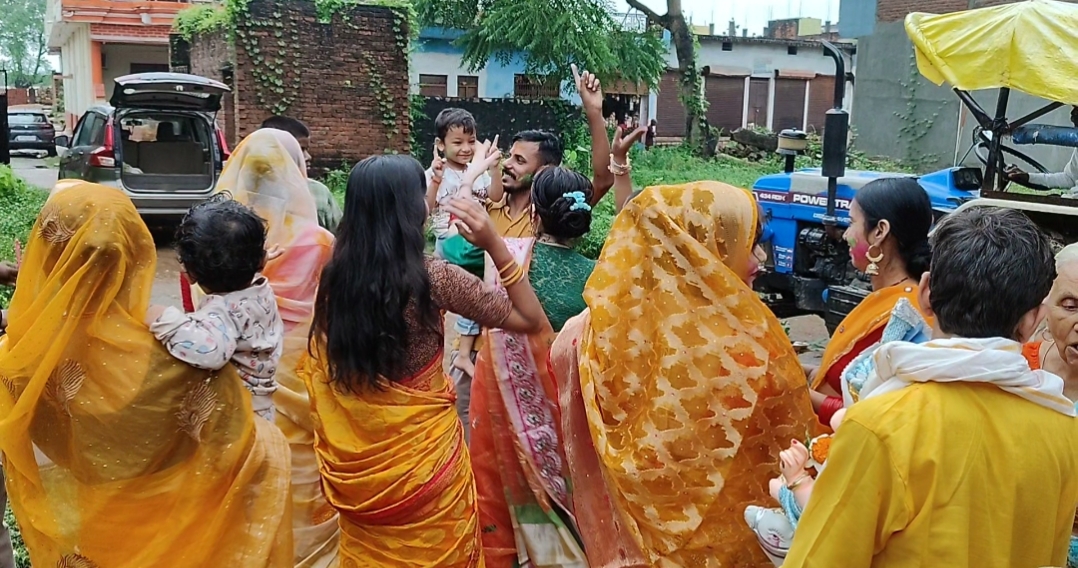 बारिश के बीच श्री गणेश विसर्जन यात्रा मे ढ़ोल नगाड़ो, डी जे के साथ श्रद्धांलुओं का दिखा उत्साह रिपोर्ट मनीष सुसारी प्रयागराज