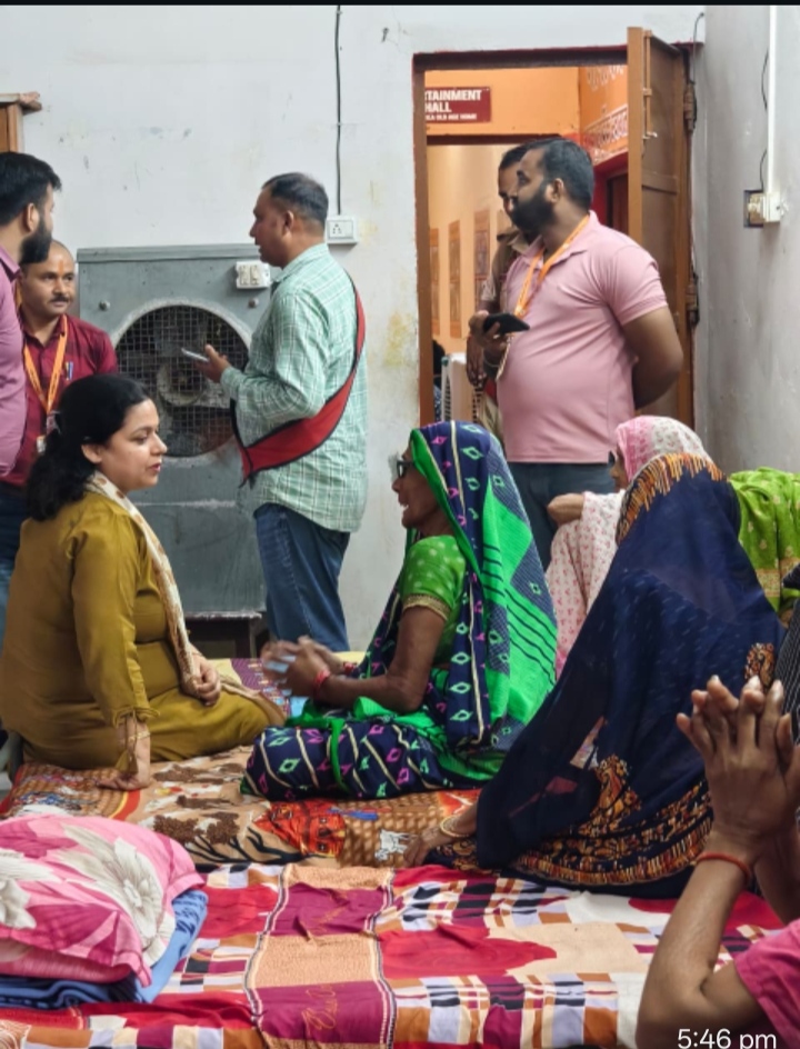 एडीएम प्रशासन श्रीमती उपमा पांडेय ने किया आधारशिला वृद्धाश्रम का निरीक्षण, 140 वृद्धजनों से की आत्मीय मुलाकात*