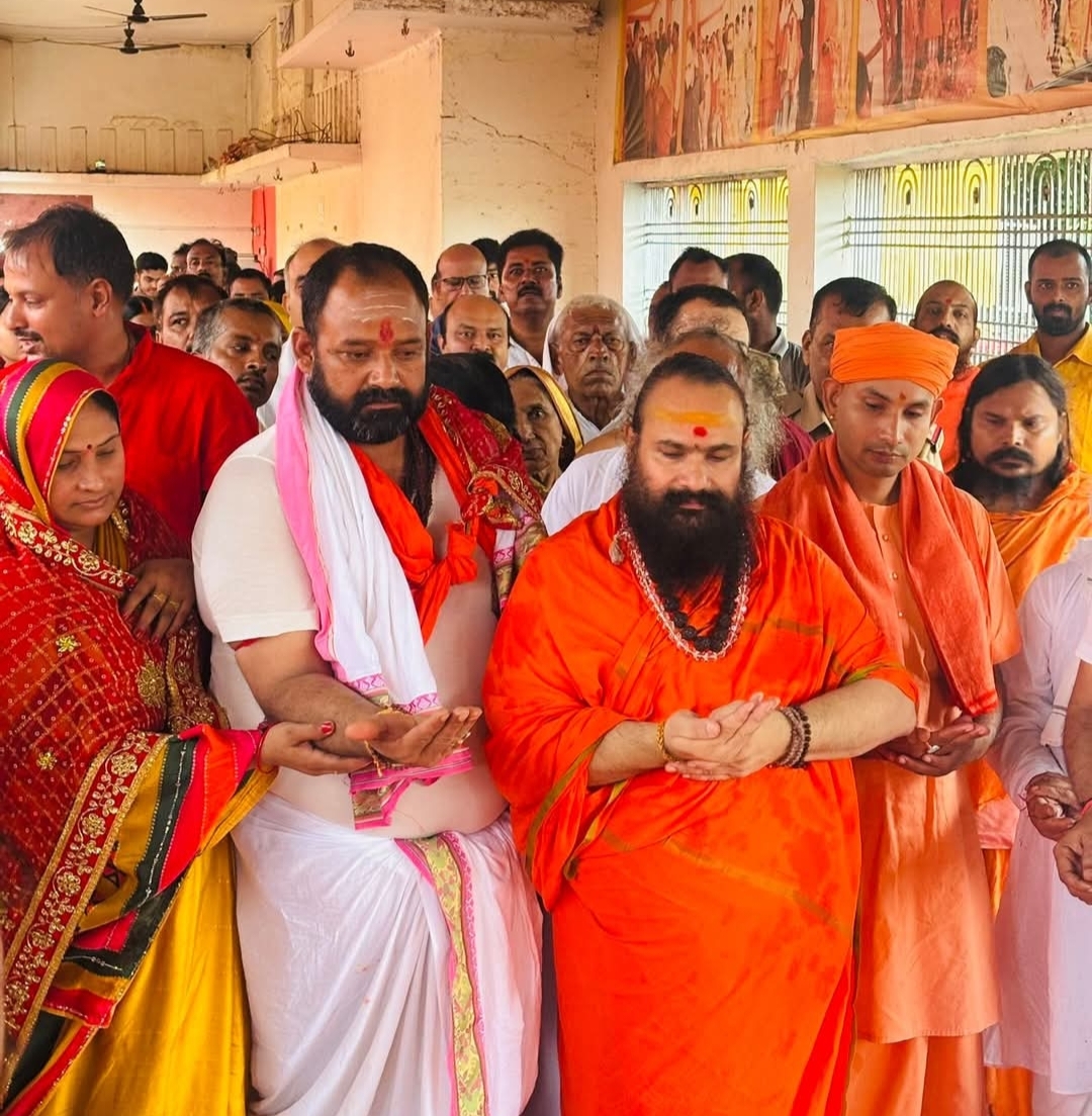 हथियाराम मठ में चातुर्मास व्रत अनुष्ठान की विधि-विधान से हुई पूर्णाहुति  हवन-पूजन और वैदिक मंत्रोच्चार से गूंजा मठ परिसर, बड़ी संख्या में श्रद्धालुओं ने ग्रहण किया महाप्रसाद