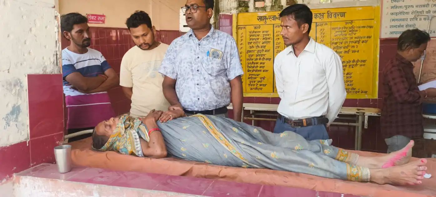 पंखे का तार लगते समय करंट में झुलसी  वृद्ध महिला सीएचसी में  भर्ती