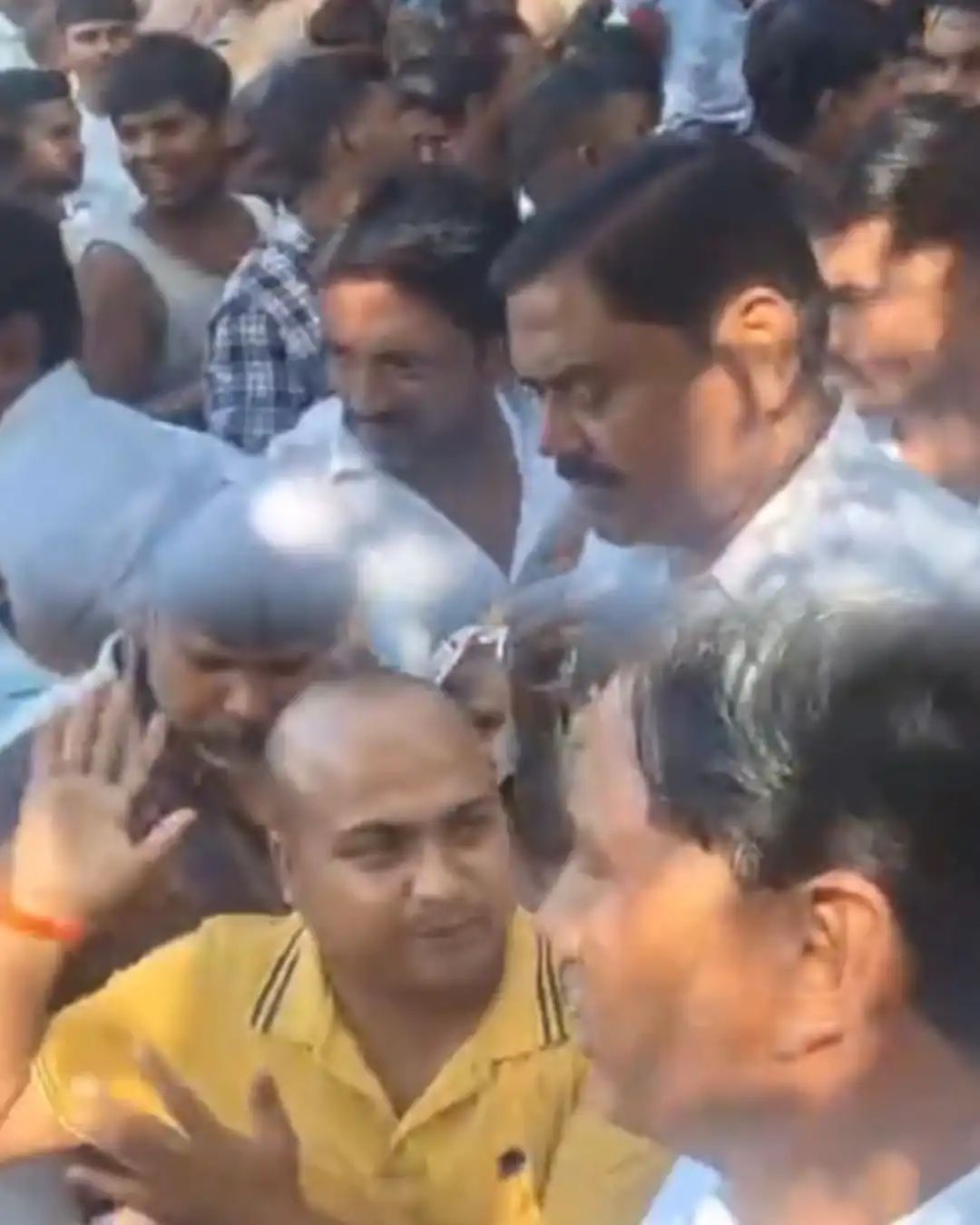 दोहरी नीति का पर्दाफाश: उड़वा गांव में सपा प्रतिनिधिमंडल के PDA अभियान का कड़ा विरोध
