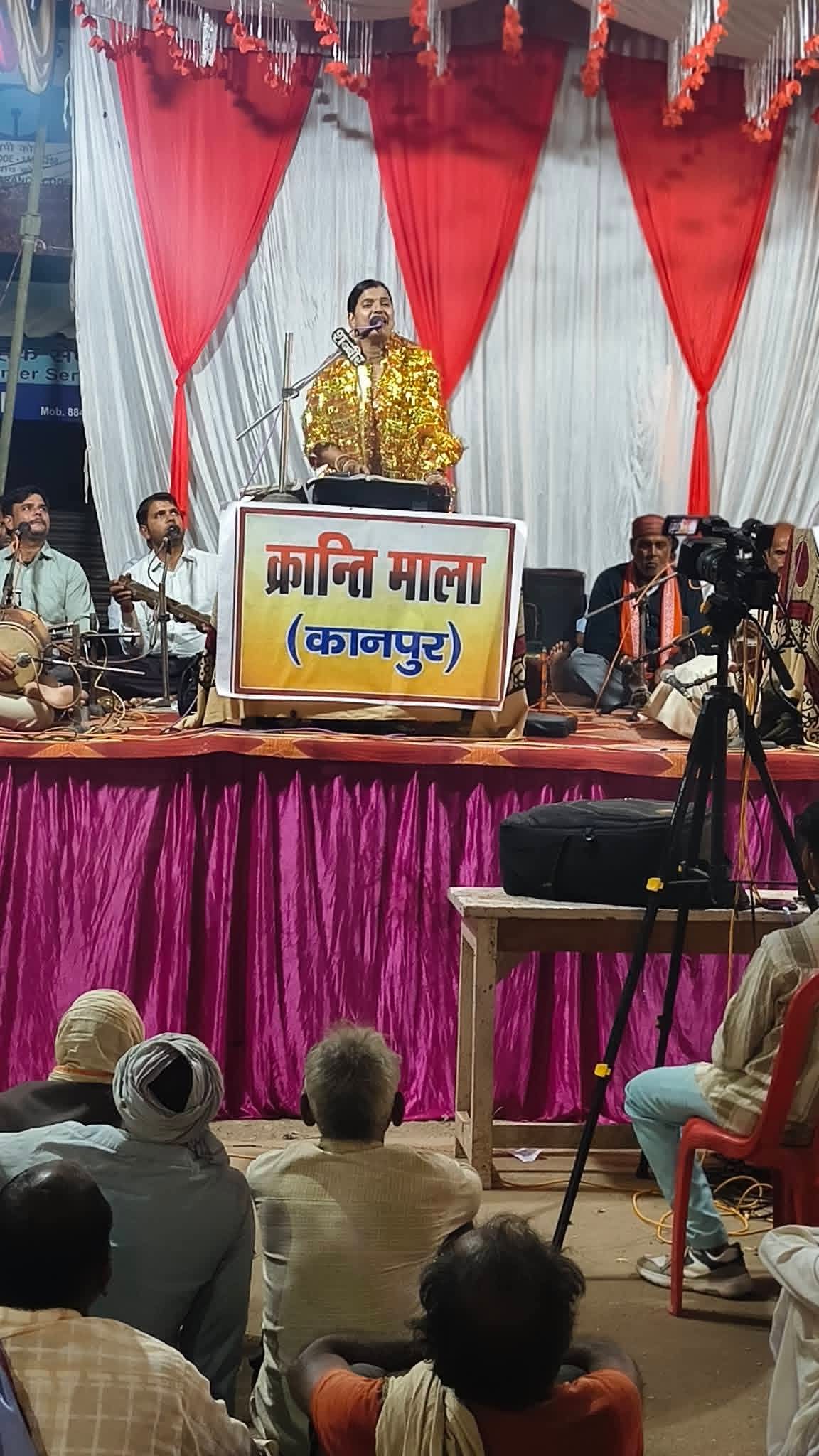 श्री रामलीला दुर्गा पूजा कमेटी के नेतृत्व में आयोजित जवाबी कीर्तन कार्यक्रम में रोमांचक मुकाबले में उन्नाव की क्रांति माला ने बाजी  मारी