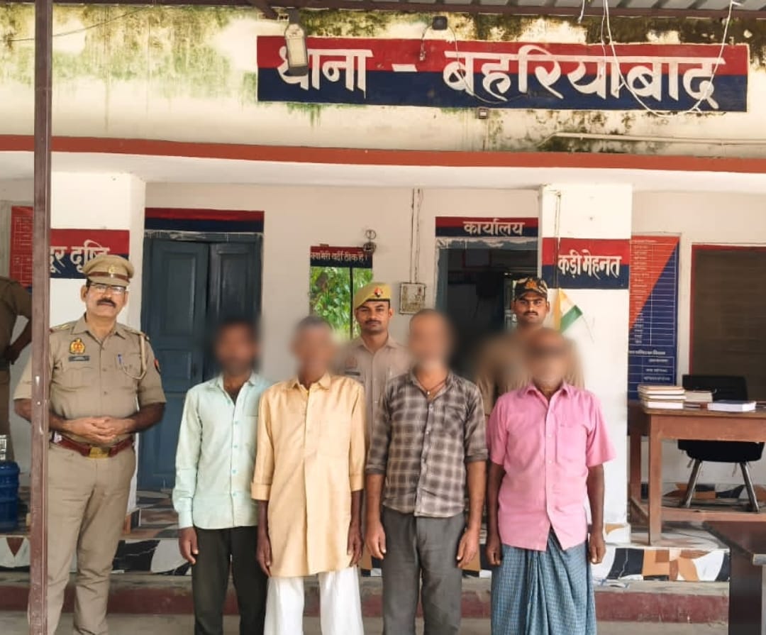 बहरियाबाद पुलिस ने चार वारंटियों को किया गिरफ्तार  गाजीपुर और जखनियां न्यायालय से जारी गैर-जमानती वारंट के तहत आरोपियों के घर से हुई गिरफ्तारी