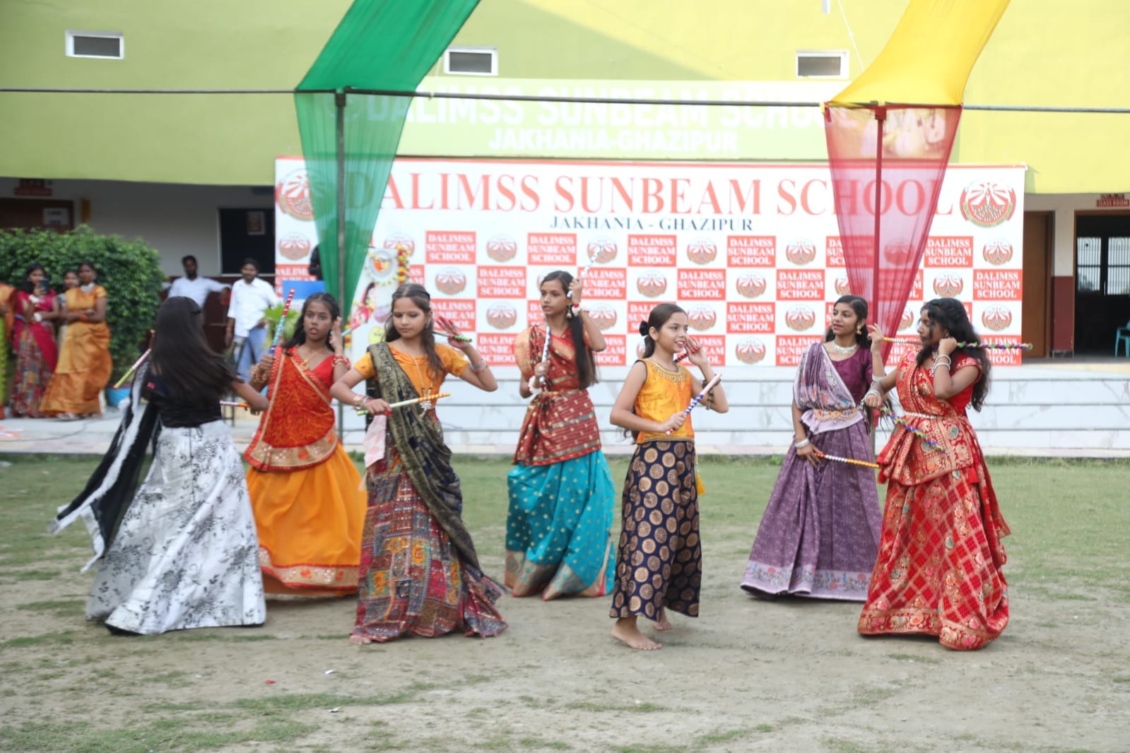 DALIMSS SUNBEAM SCHOOL में डांडिया समारोह की धूम, प्रिया मौर्या को मिला ‘बेस्ट आउटफिट’ अवार्ड