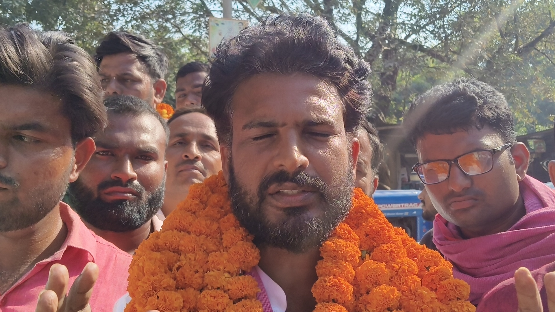 निर्धन प्रत्याशी के रूप में स्नातक एमएलसी उम्मीदवार सुनील यादव ने मांगा समर्थन