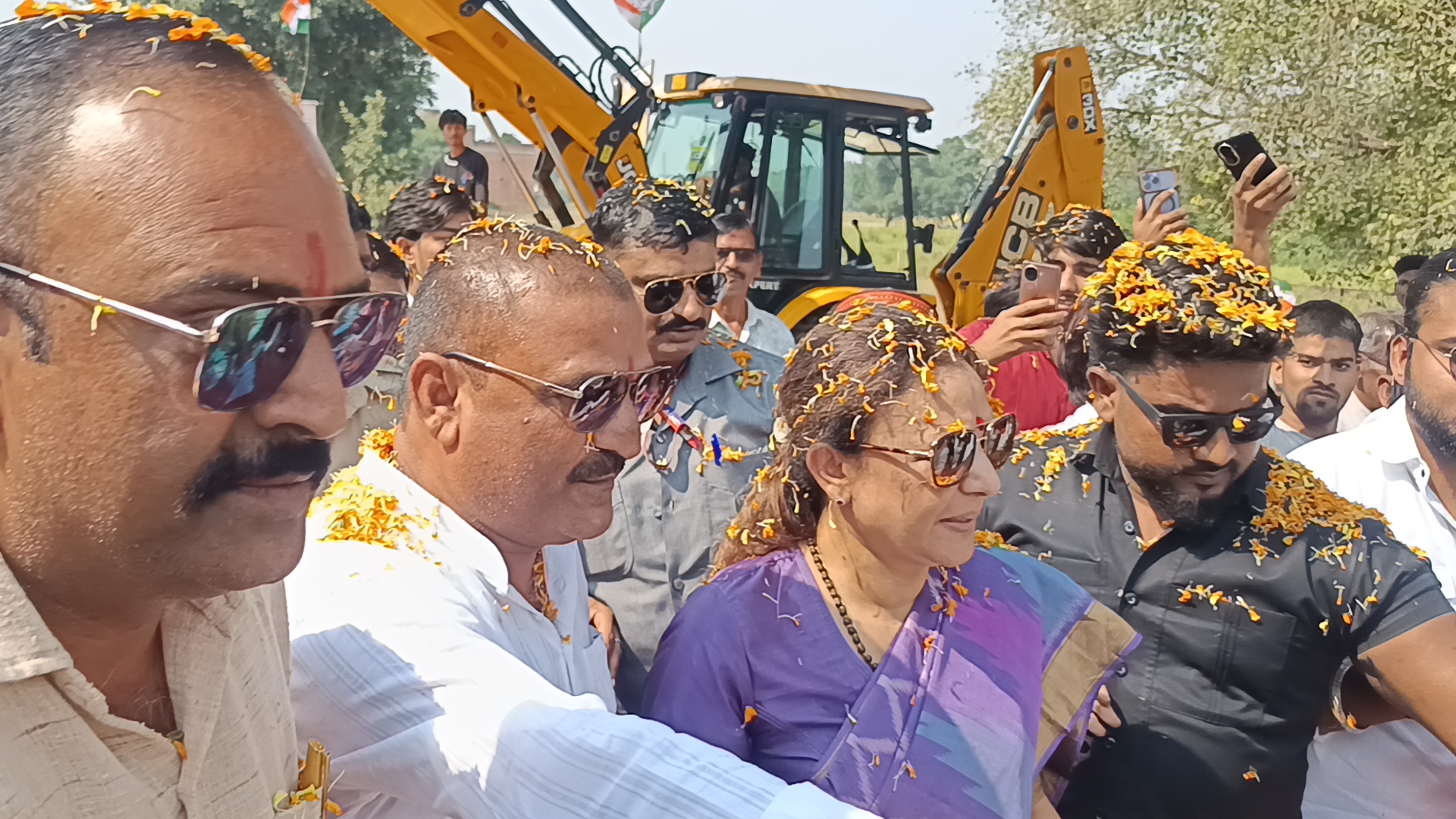 कमालगंज बाजार में कांग्रेस प्रदेश अध्यक्ष आराधना मिश्रा का भव्य स्वागत